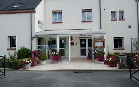 Logis Hotel Sully Le Chateau 3*